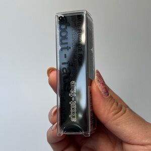 About Face Matte Fluid Eye Paint (Art of Darkness)